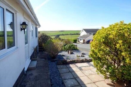 ROWAN, pet friendly, with a garden in Penally