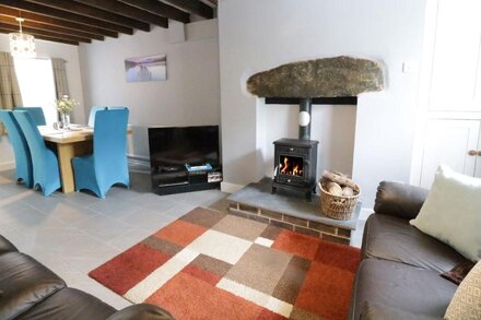 MINFFORDD, pet friendly, character holiday cottage in Bala