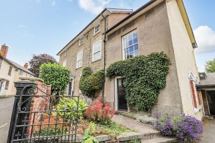 THE LAURELS, pet friendly, with a garden in Bishop's Castle