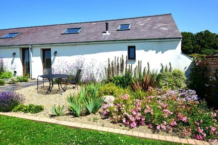 Holly Cottage - Two Bedroom House, Sleeps 3