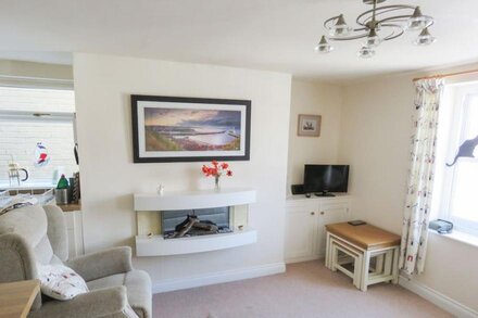 ODD SOCK COTTAGE, family friendly, country holiday cottage in Whitby