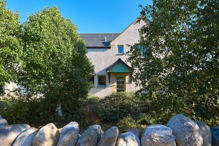 STRATHNAVER, family friendly, luxury holiday cottage in Kinloss