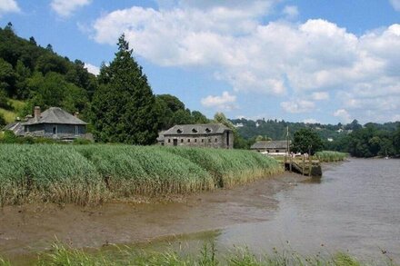 HONEYCOMBE LODGE, pet friendly, country holiday cottage in Callington