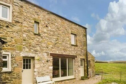 DALE HOUSE FARM COTTAGE, family friendly in Chapel-Le-Dale