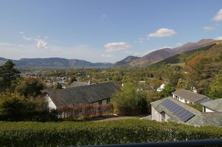 SKIDDAW HEIGHTS, family friendly, with a garden in Keswick