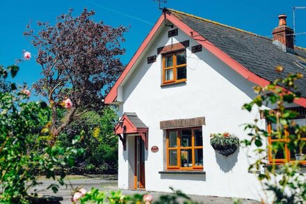 BARN COTTAGE, family friendly, with open fire in Haverfordwest