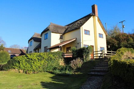 SHELLS COTTAGE, pet friendly, character holiday cottage in Washford