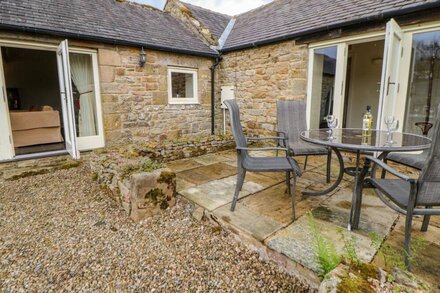 GALLOW LAW COTTAGE, pet friendly, with open fire in Bellingham