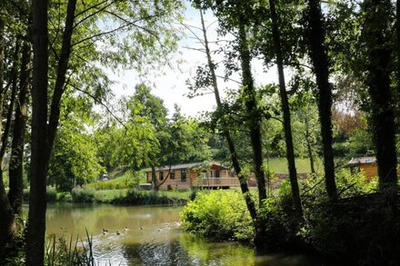 SKYLARK, family friendly, luxury holiday cottage in Ross-On-Wye