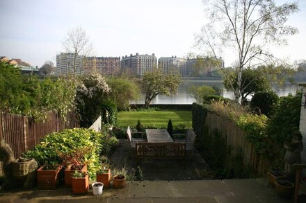 Putney, Bright 1 bedroom flat on the river with use of garden.