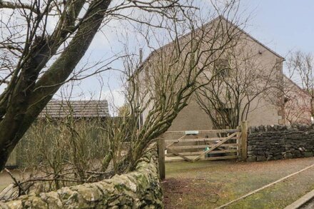 HORSE MILL LODGE, with open fire in Taddington