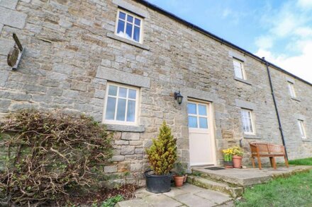 THE COTE, pet friendly, character holiday cottage in Staindrop