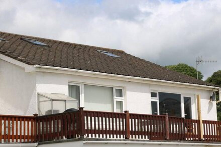 THE CARTWHEEL, pet friendly, character holiday cottage in Amroth