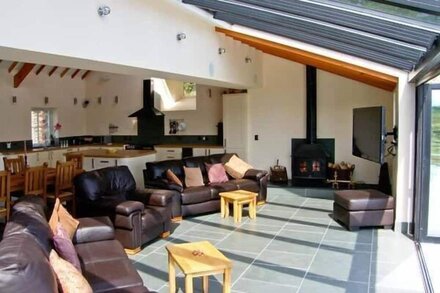 GARTH MORTHIN THE BARN, pet friendly, with open fire in Porthmadog