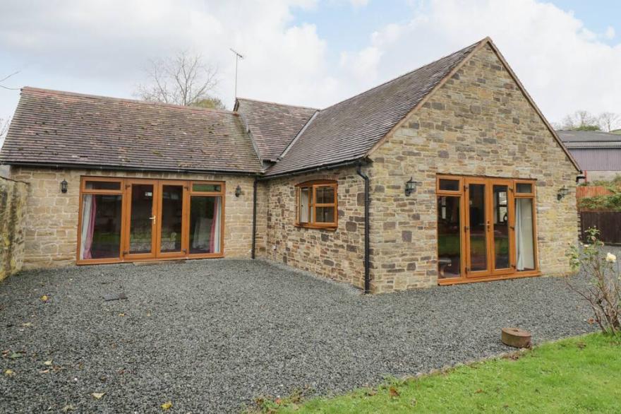 THE STABLE, pet friendly, character holiday cottage in Craven Arms