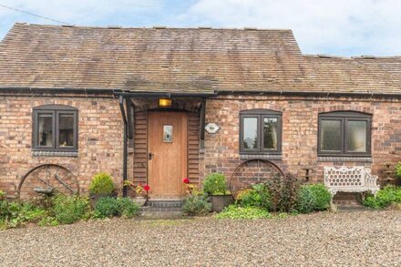 RICKYARD COTTAGE, character holiday cottage in Leighton