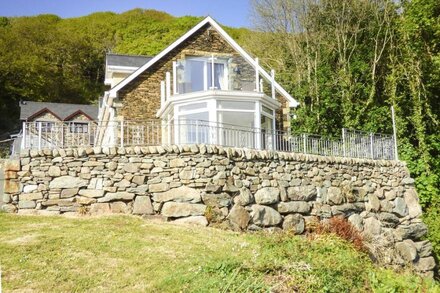 ARNANT, family friendly, country holiday cottage in Barmouth