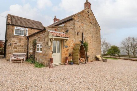 THE COTTAGE, pet friendly, character holiday cottage in Staithes