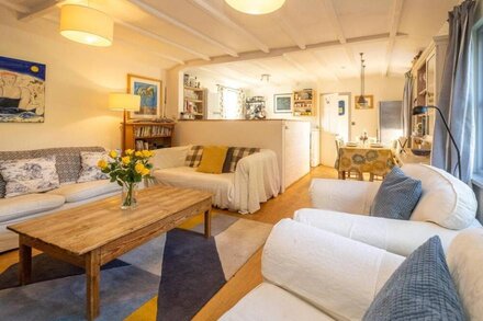 Driftwood - sleeps 4 guests  in 3 bedrooms