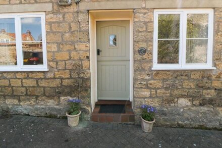 WESTGATE COTTAGE, family friendly, with a garden in Pickering