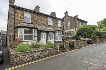 ASH COTTAGE, family friendly, with a garden in Bowness-On-Windermere