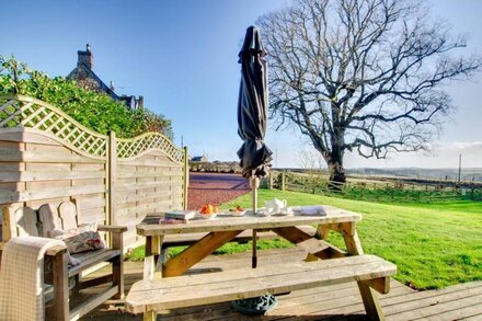 LIME TREE LODGE, family friendly, with a garden in Swarland