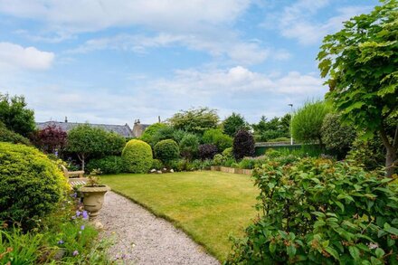 WEST DEYNE, family friendly, luxury holiday cottage in Broughty Ferry