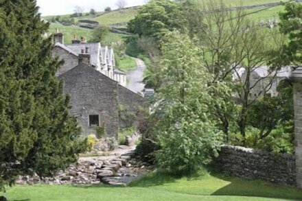 Pet Friendly S/Catering Holiday Cottage in Stainforth nr Settle, free wi-fi incl