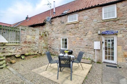 Aidan Cottage - Two Bedroom House, Sleeps 4