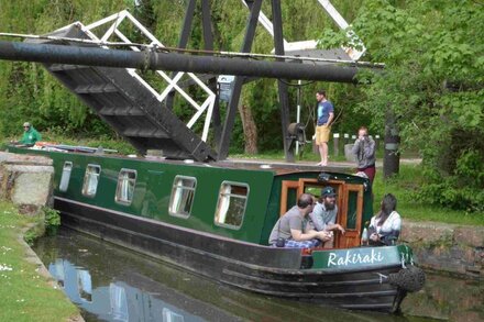 Narrowboat - Sleeps 10 - Raki Raki - 69ft