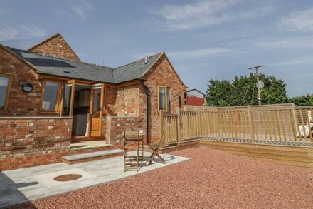 CIDER COTTAGE, romantic, with a garden in Clifford Chambers