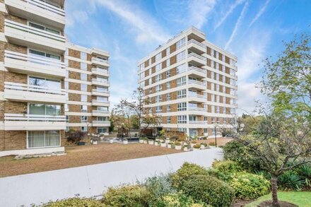 Leafy & bright 1 bed Putney Apartment