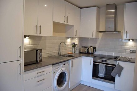 Newly refurbished, Greater London. Apartment 6