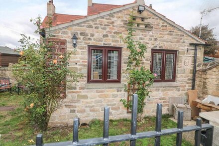 KISSINGATE, romantic, with a garden in Nether Langwith