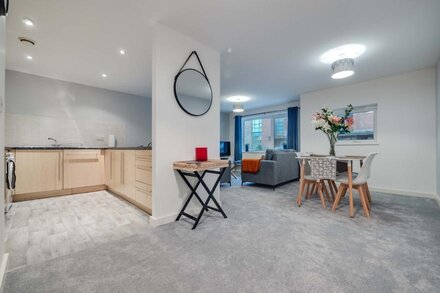 Pass the Keys | Spacious Manchester Apartment with Parking