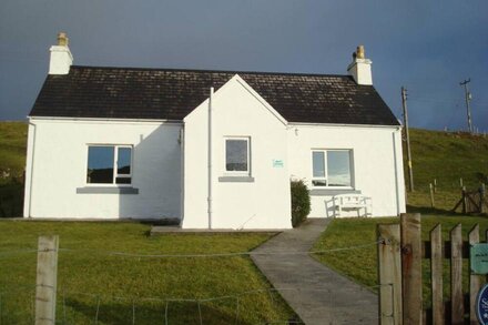 Harris White Cottage SEA & loch VIEWS from traditional modern cottage