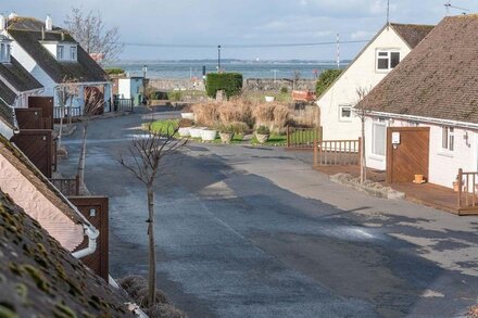 Seaview Beach Cottage, 3 Bedrooms Sleeps 5 200 Yards From The Beach