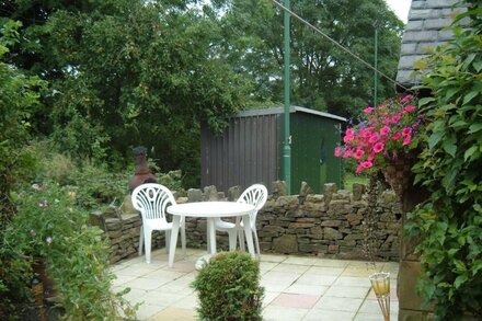 ONE BEDROOM PEAK DISTRICT COTTAGE 2MINS WALK TO PEAK FOREST CANAL