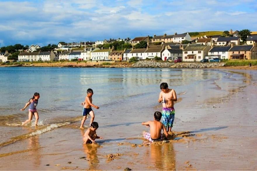 Sea-Side Family House With Lovely Views And Close To Award-Winning Beach