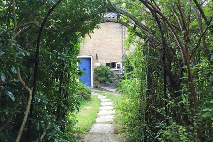 Charming cottage for two close to Suffolk Heritage Coast