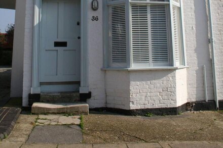 Waterside Cottage In Emsworth, Hampshire