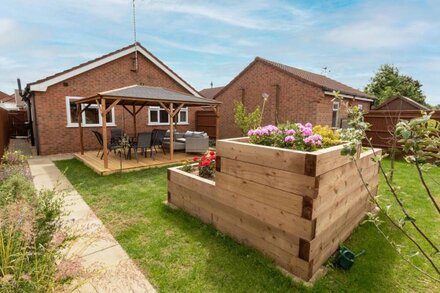 Cedar Drive, Holbeach - 1 to 4 - Self Catering