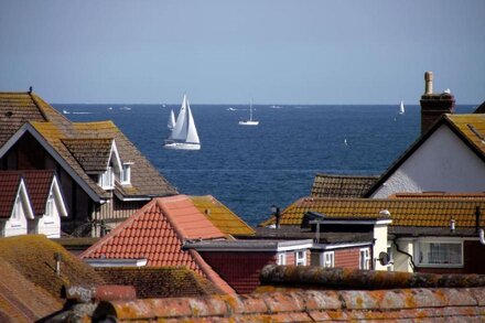 The Loft @ Guy's Cliffe - Bright, Airy, Comfortable Holiday Apartment