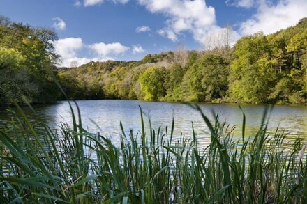 Stunning Studio Apartment. Sauna & PRIVATE Hot Tub in the Heart of the Cotswolds