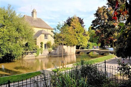 Fairlie Cottage Overlooks the River in Bourton-on-the-Water parking for 3 cars.