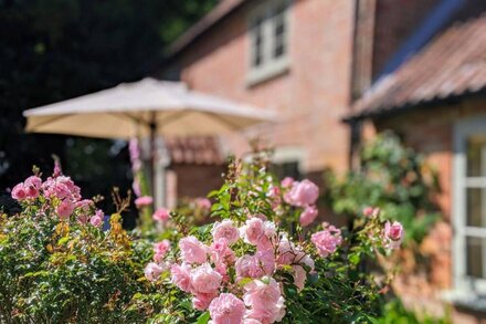 A charming & historic cobb cottage on the outskirts of the village of Bransgore.