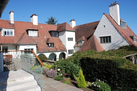 Peaceful Arts and Crafts style cottage near St Andrews, Fife