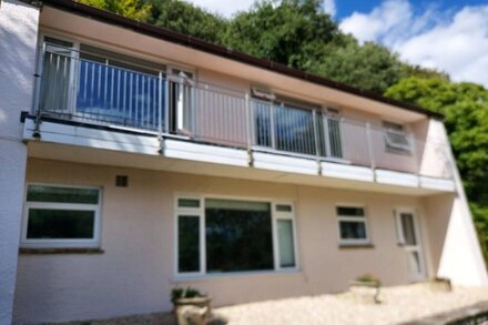 Fabulous sea views, ample parking and gardens, 2mins walk from South Sands beach