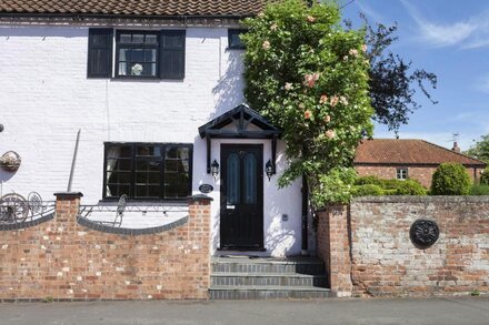 Pretty Period  Cottage in small Market town of  Bingham, Nottingham area