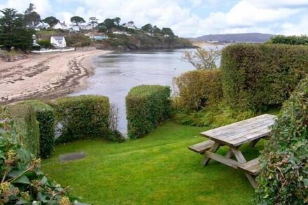 GLAN Y DON, family friendly, character holiday cottage in Abersoch